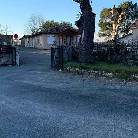 Petite Maison Dans Un Village Du Gers Semesterbostad